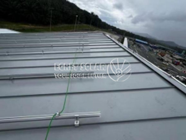 Solar Roof Mounting With Standing Seam Clamp